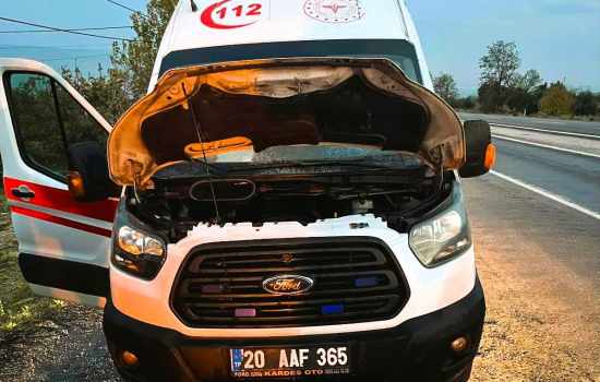 Hareket halindeki ambulansın alev alev yanması korkuttu