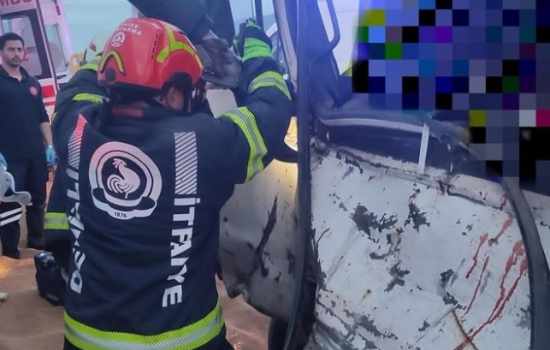 Yolda kontrolden çıkan sürücü, hareket halindeki tıra çarptı