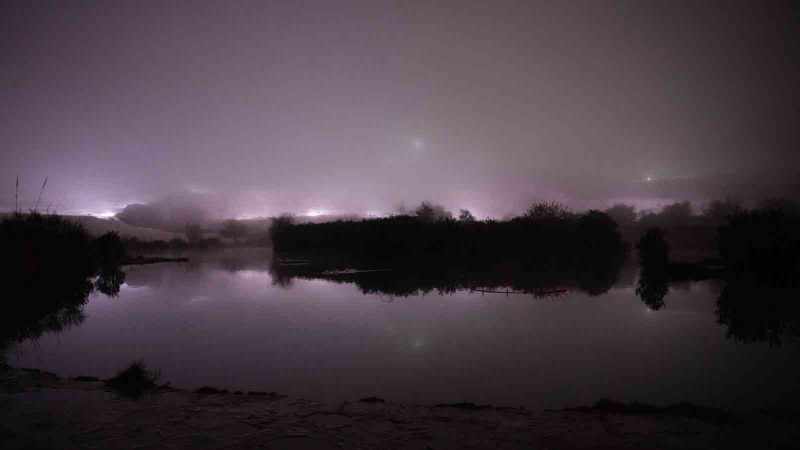 Pamukkale travertenlerinde yağmur sonrası oluşan sis, kartpostallık görüntüler oluşturdu