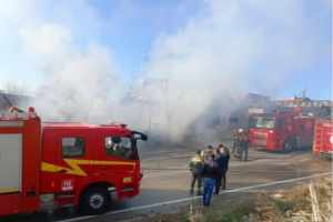 Denizli'deki iş yerinde meydana gelen yangın paniğe yol açtı