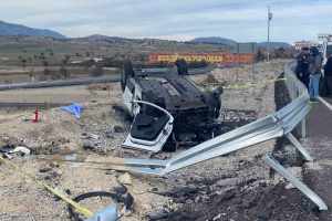 Karşı yola geçerek takla atan araçta 1 kişi yaşamını yitirdi