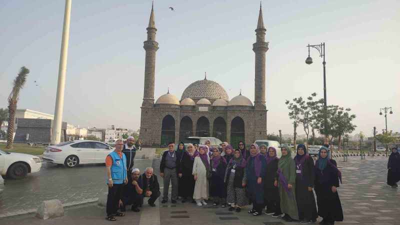 Denizli umre kafilesi Medine'de ruhani bir günü geride bıraktı