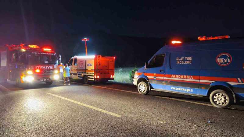 Bariyerlere çarpan otobüste yangın: 3 can kaybı, 20 yaralı
