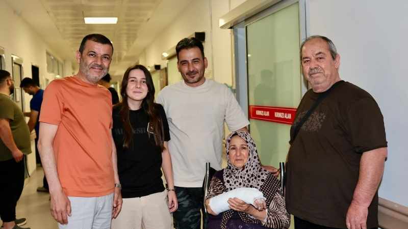 Başkan &Ccedil;avuşoğlu&rsquo;ndan bayram mesaisindeki personele ve hastalara ziyaret 