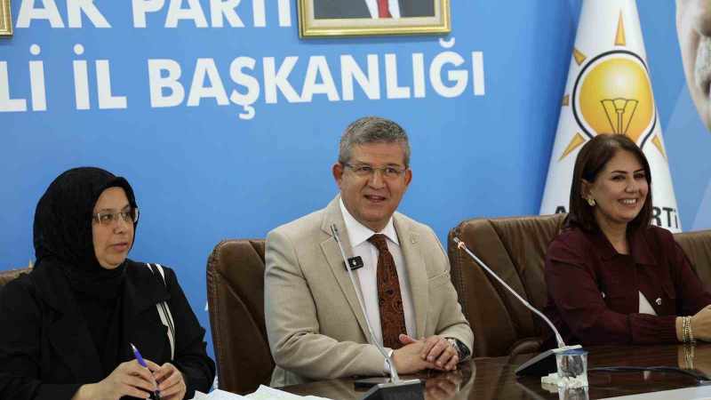 &Ccedil;ocuklar bayram coşkusunu AK Parti Denizli İl Başkanlığında yaşadı 
