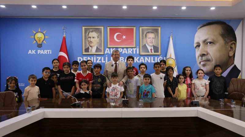 Çocuklar, AK Parti Denizli İl Başkanlığı'nda Bayram Neşesini Paylaştı