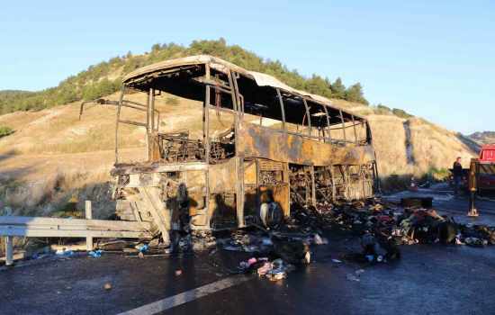 Denizli'de Facia: Otobüsün Ardında Sadece Bir Demir Yığını Kaldı, 8 Kişi Hayatını Kaybetti