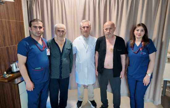 Kilometrelerce uzaktan Denizli'ye ulaşan iki hasta, başarılı bypass ameliyatlarıyla yeniden sağlığına kavuştu.