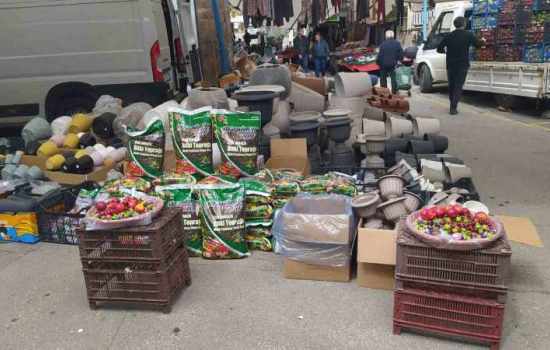 Semt Pazarında ‘Göz Hakkı’ Sepetleri Kalpleri Isıtıyor