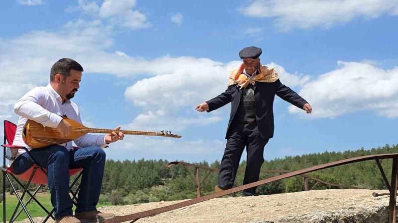 Tarihi mekanlarda zeybek coşkusu yaşandı 