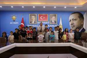 Çocuklar, AK Parti Denizli İl Başkanlığı'nda Bayram Neşesini Paylaştı