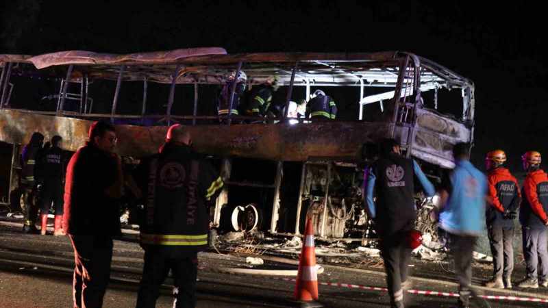 Yolcu otob&uuml;s&uuml; kazasında acı bilan&ccedil;o: 7 &ouml;l&uuml;, 1&rsquo;i ağır 34 yaralı 