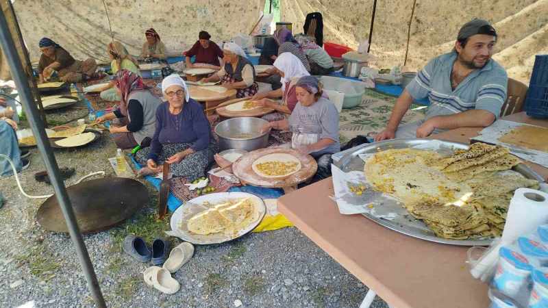 Yunus Pınarı Mezarlığında geleneksel bayram buluşması 
