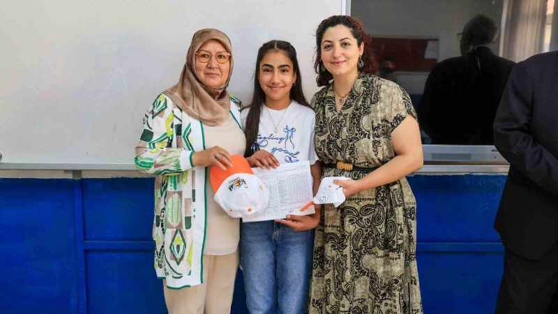 Başkan Arslan, Öğrencilerin Karnelerini Kutlayarak Heyecanlarına Ortak Oldu