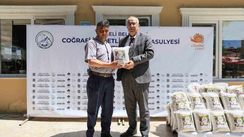 Başkan Arslan, Çameli fasulyesini çiftçilerle buluşturup üretime destek sağladı