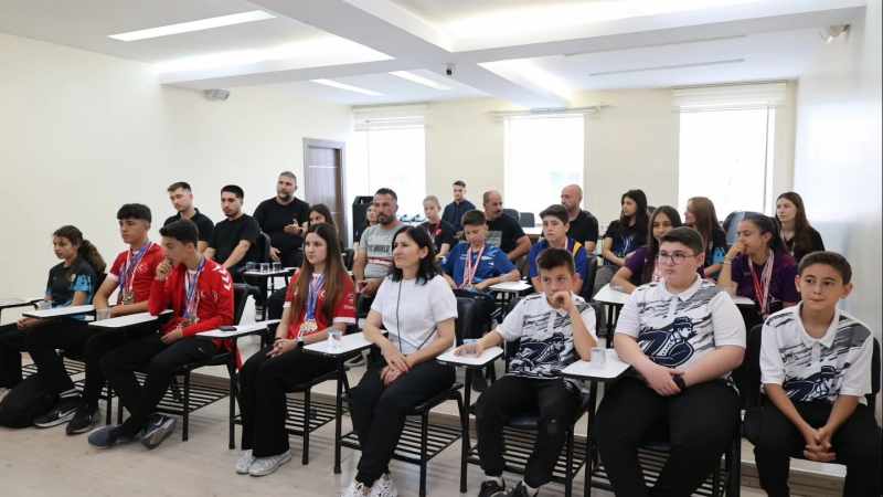 Başkan Kadir Tatık, Tavas'ın Başarıyla Taçlanan Şampiyonlarını Ağırladı