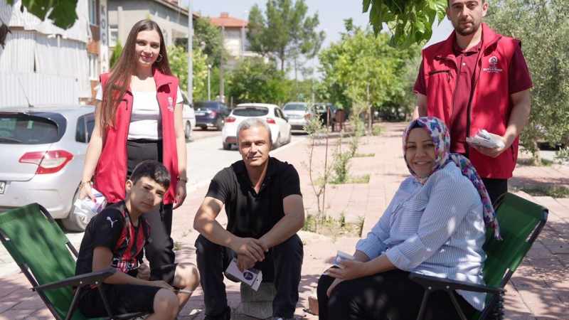 Denizli Büyükşehir, sınav heyecanı yaşayan gençlerle babalarını unutmadı!