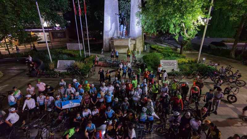Denizli'de 400 Bisiklet Tutkunu Birlikte Yola Çıktı