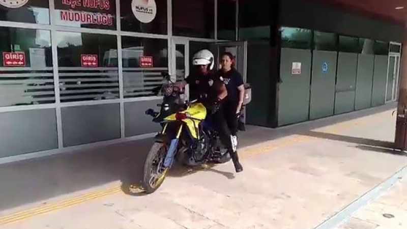 Denizli'de Polis, Kimlik Sorunu Olan Öğrencileri Sınava Zamanında Ulaştırdı