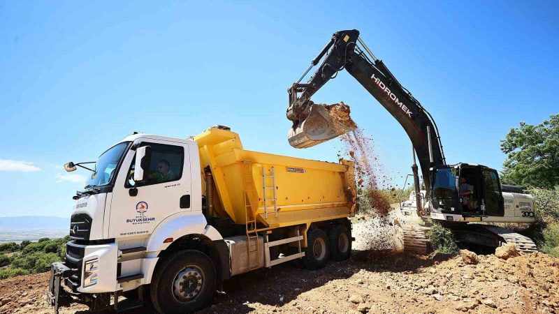 Denizli'deki 4 ilçeyi birleştiren yol projesinde inşaat faaliyetleri başladı