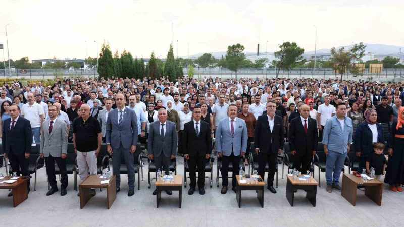DOSTEK Koleji’nde 228 Öğrenci Diplomasını Törenle Aldı