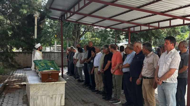 Gazeteci Sözeri'nin Annesi, Son Yolculuğuna Dualarla Uğurlandı