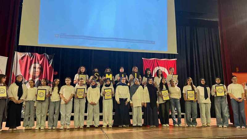Gençler, İngilizceyi Sanat ile Birleştirerek Eşsiz Bir Deneyim Yarattı