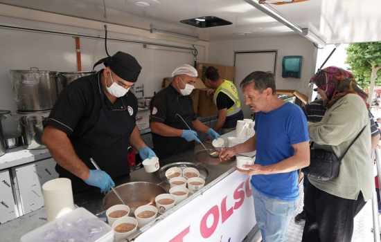 Denizli Büyükşehir'den 3 Farklı Noktada 10 Bin Kişiye Aşure İkramı