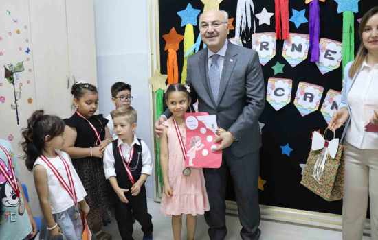 Denizli'de 180 Bin Öğrenci Karne Alma Coşkusunu Yaşadı
