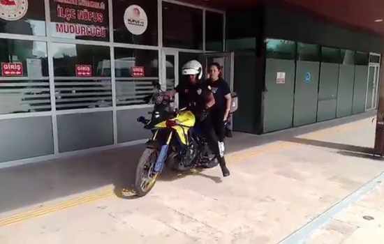 Denizli'de Polis, Kimlik Sorunu Olan Öğrencileri Sınava Zamanında Ulaştırdı