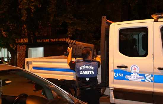 Denizli'de Zabıta Ekipleri Seyyar Satıcılara Yönelik Operasyon Gerçekleştirdi
