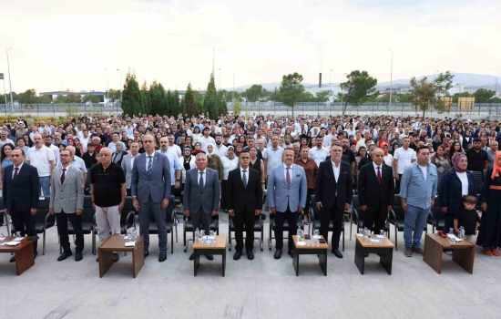 DOSTEK Koleji’nde 228 Öğrenci Diplomasını Törenle Aldı