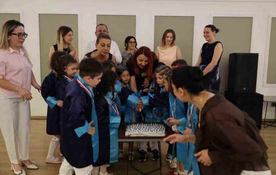 Merkezefendi'de Küçüklerin Mezuniyet Coşkusu