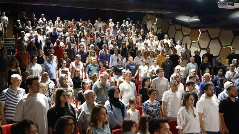 Merkezefendi Belediyesi Tiyatrosu'ndan Yıl Sonu Gösterisi Coşkusu!