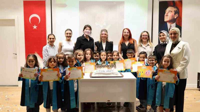 Merkezefendi'deki Kreş Öğrencilerinin Mezuniyet Coşkusu