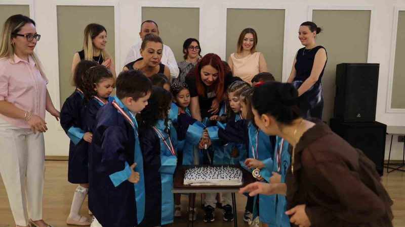 Merkezefendi'de Küçüklerin Mezuniyet Coşkusu
