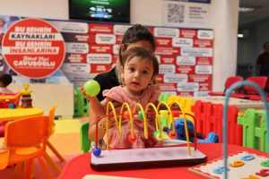 Belediye Girişinde Çocuklara Oyunlu Karşılama İmkanları Sunuluyor