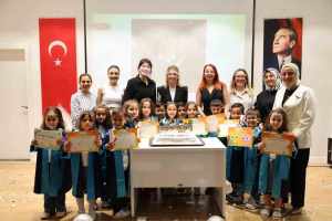 Merkezefendi'deki Kreş Öğrencilerinin Mezuniyet Coşkusu