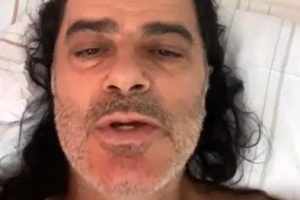 Sanatçı Efe Güngör, hayranlarından dualarını esirgememelerini istiyor