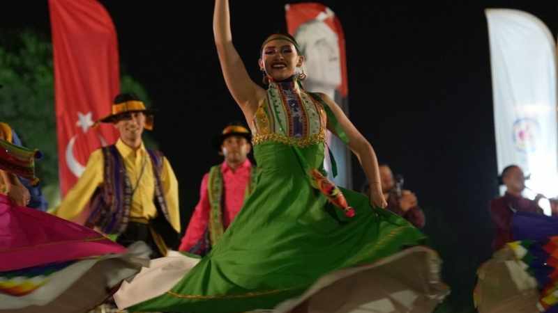 20. Uluslararası Halk Dansları Festivali'nde coşku dolu anlar devam ediyor