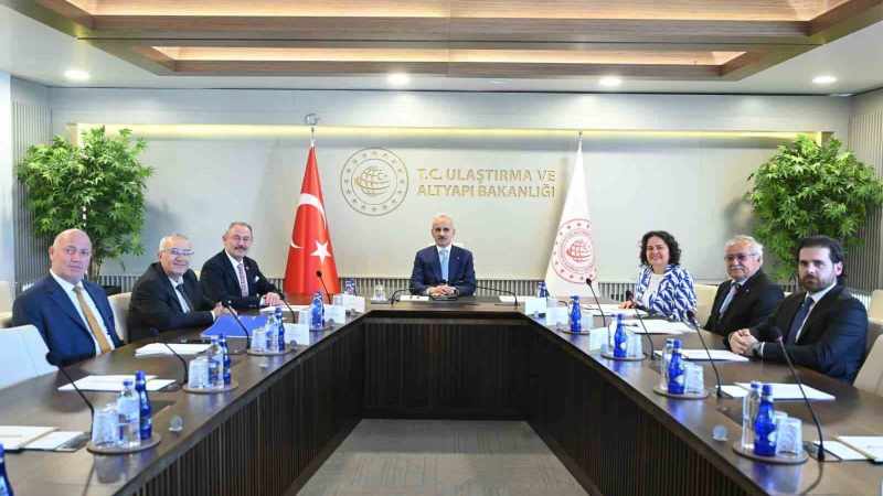 Ulaştırma ve Altyapı Bakanı Uraloğlu ile AK Partili Başkanlar Bir Araya Geldi