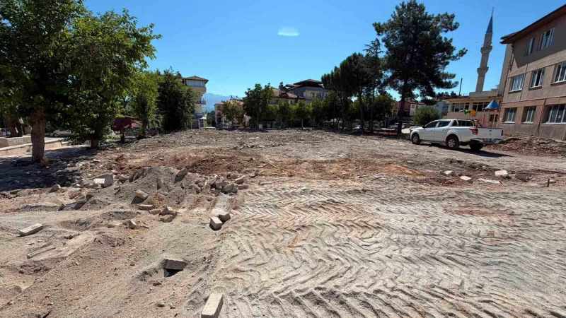 Beyağaç Çarşı Meydanı Çağdaş Bir Tasarımla Yeniden Şekillendiriliyor