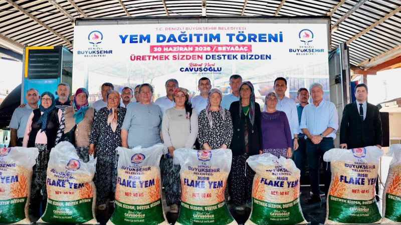 Beyağaç'ta 374 çiftçiye yem yardımı yapıldı