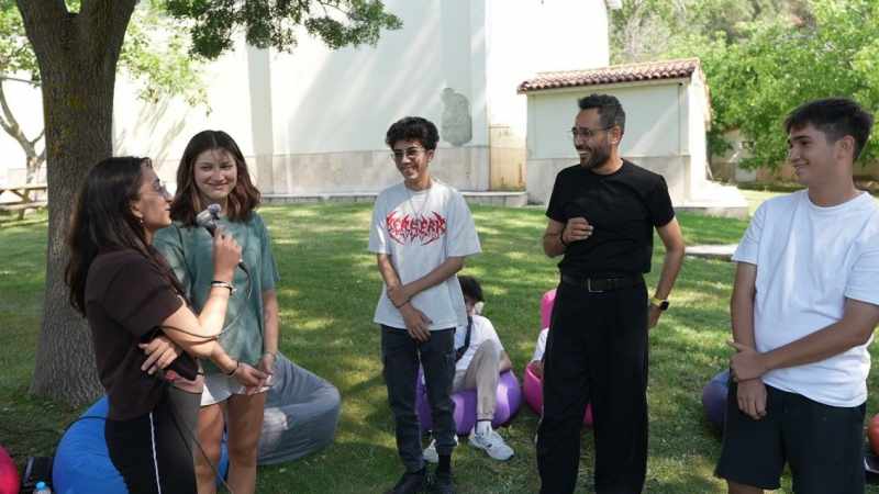 Denizli Büyükşehir'in kamp alanında Gri Koç gençlerle bir araya geldi