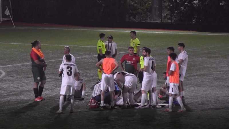 Denizli'de Futbolcu Rakibiyle Çarpıştı, Hastaneye Kaldırıldı