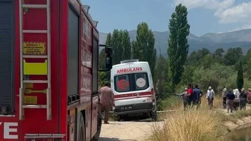 Devriyle Yola Düşen Traktörün Altında Kalan Genç Kadın Hayatını Kaybetti