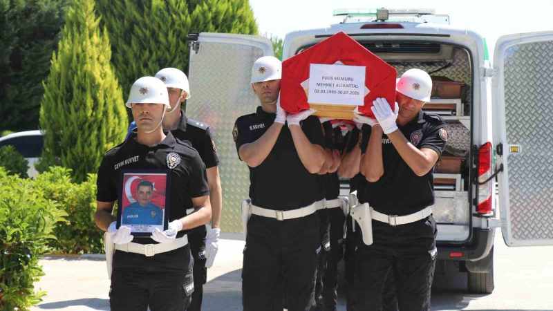 Görev sırasında hayatını kaybeden polis memuru, son yolculuğuna uğurlandı