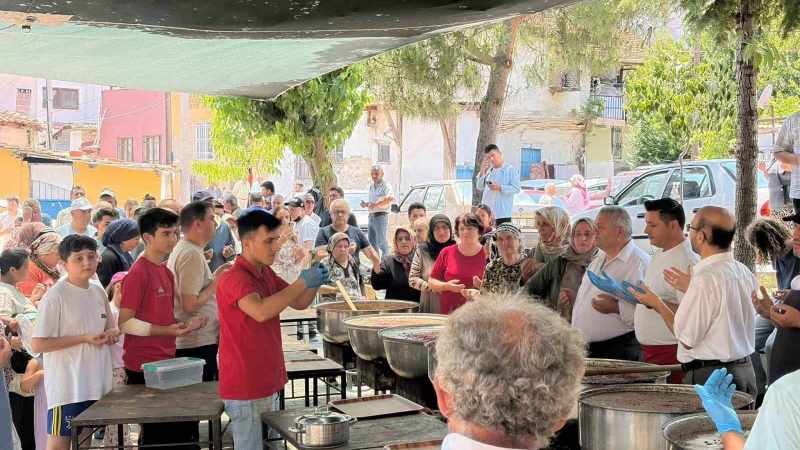 Güroluk Mahallesi'nde 34 Yıldır Süregelen Aşure Geleneği Devam Ediyor