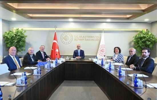 Ulaştırma ve Altyapı Bakanı Uraloğlu ile AK Partili Başkanlar Bir Araya Geldi