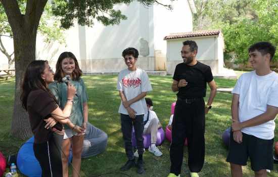 Denizli Büyükşehir'in kamp alanında Gri Koç gençlerle bir araya geldi